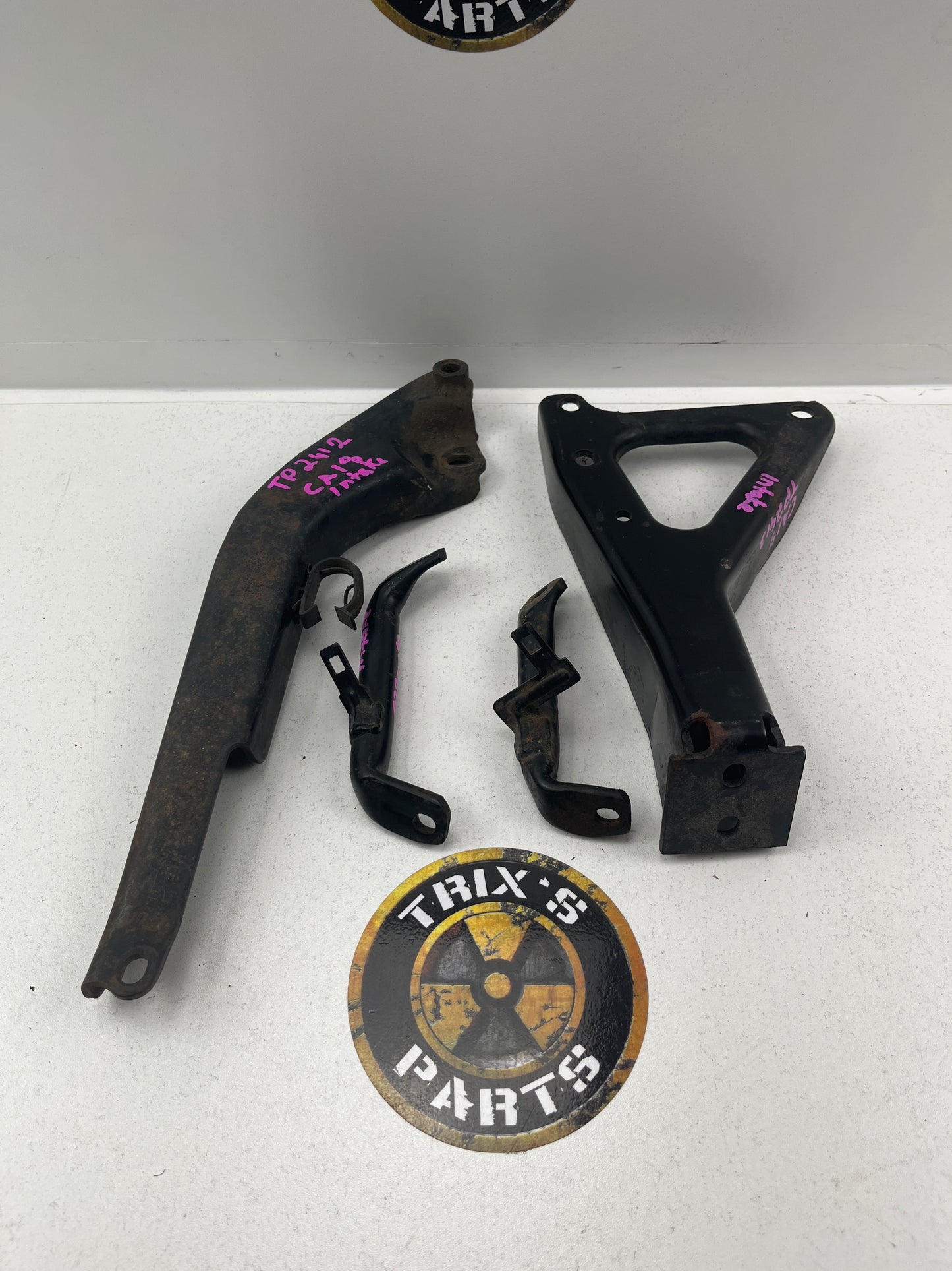 Factory Standard Intake Manifold Bracket Set to Suit CA18