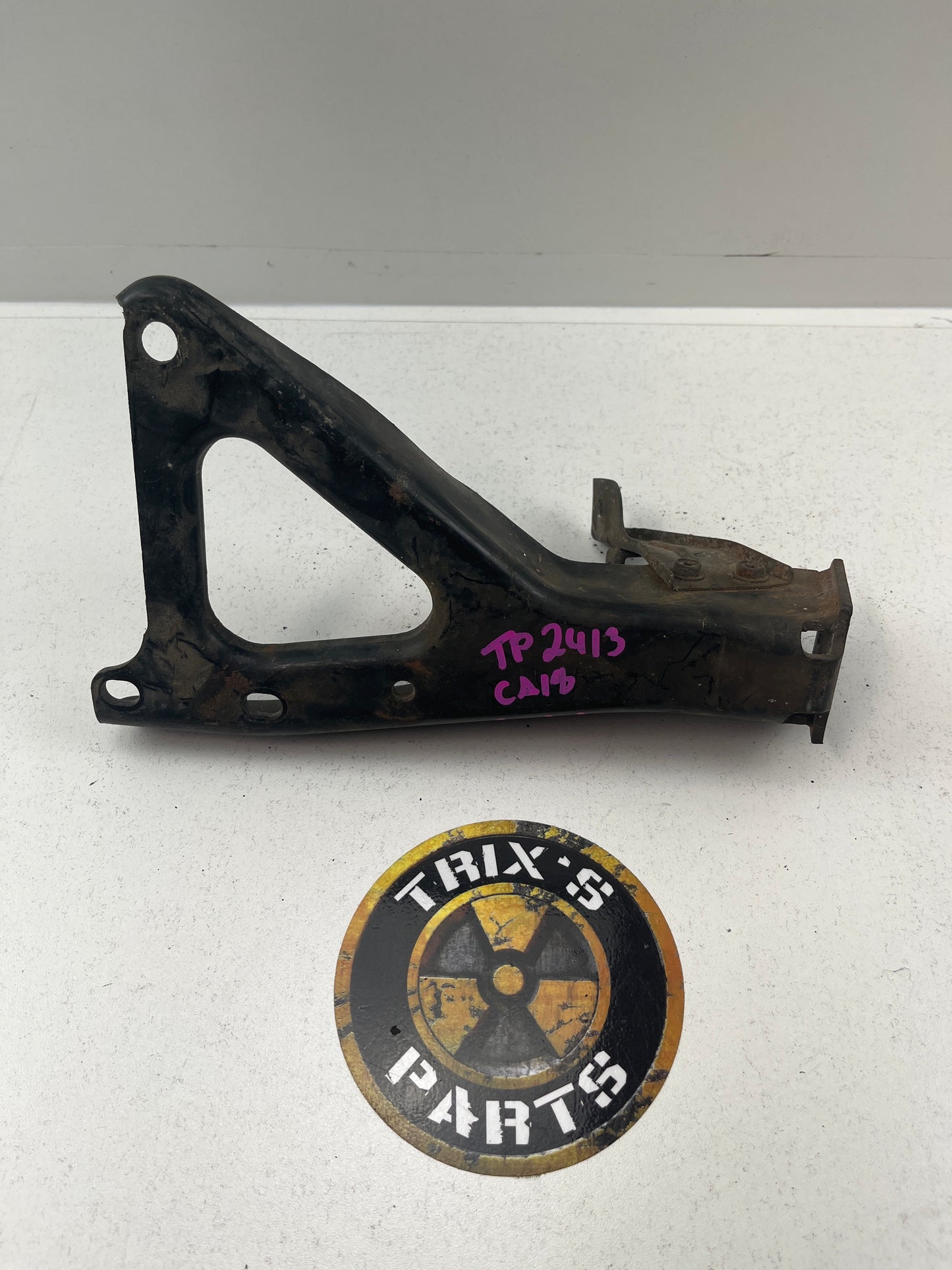 Factory Standard Intake Manifold Bracket (Triangle shaped) to Suit CA18